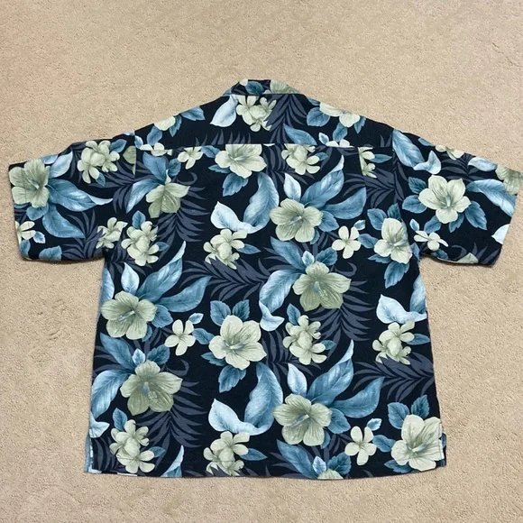Tommy Bahama Button Down Shirt - Picture 2 of 5